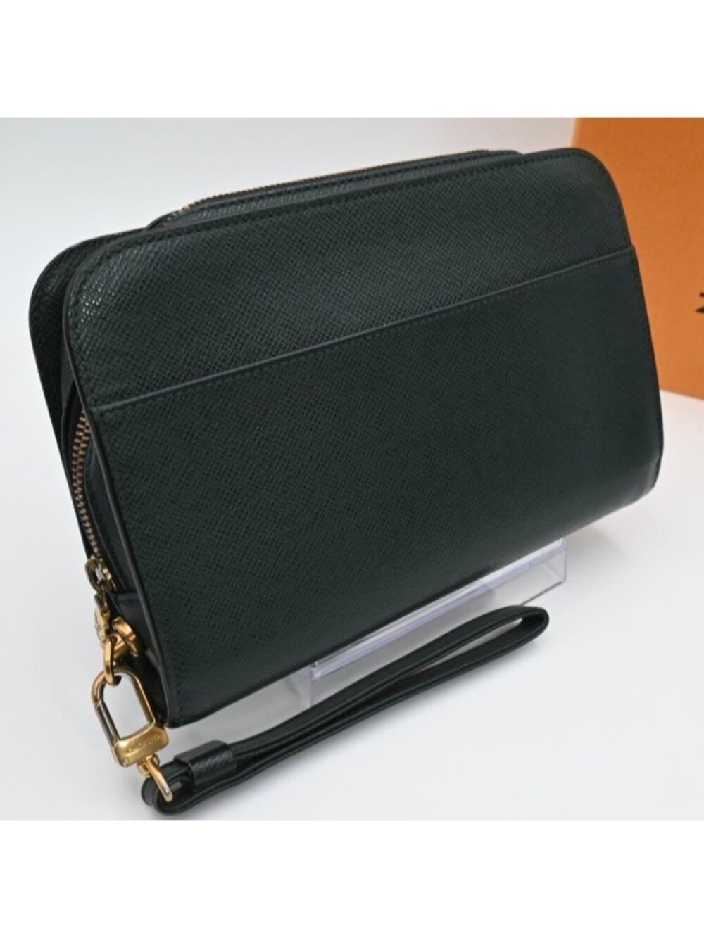 Louis Vuitton Taiga Baikal Second Epi Sea Clutch